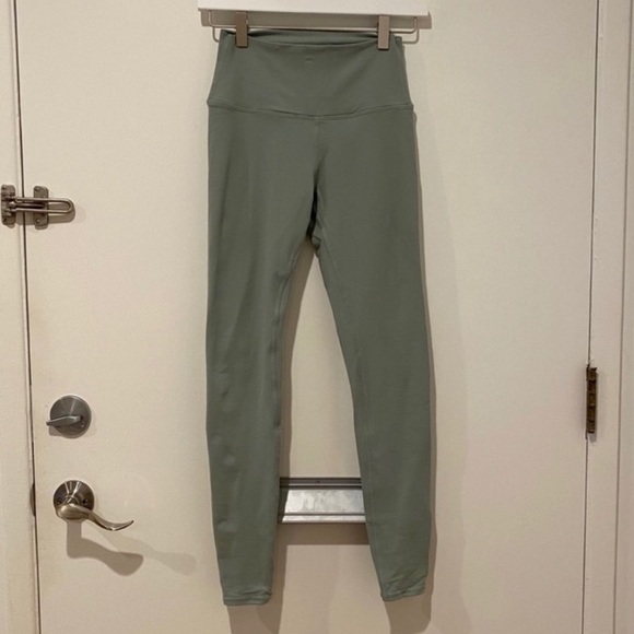 Alo Yoga Dash Leggings - Picture 4 of 6